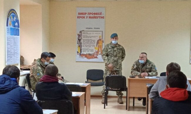 В ТЦК пояснили, кого можуть мобілізувати з 18 років. Фото: YouTube