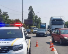 У Києві терміново масово перекривають проїзд дорогами - мінімум до ночі. Фото: Патрульна поліція