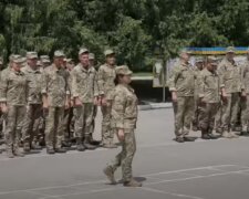 Самая сильная армия в Европе: как перед визитом Зеленского военных заставили осушать лужи