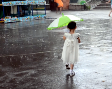У Києві розбушувалася негода. Фото: YouTube