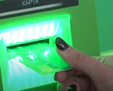Банківська карта. Фото: скріншот YouTube-відео
